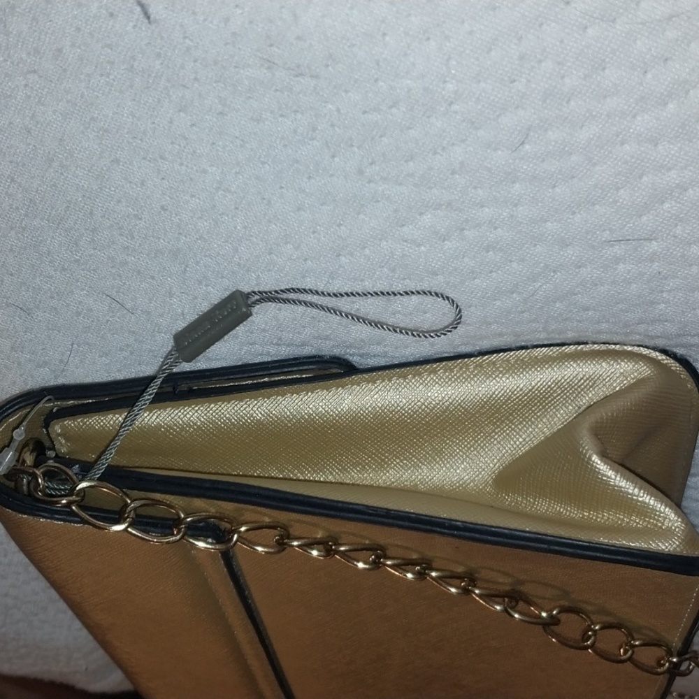 New with tags Diana kor gold sling bag - Picture 7 of 7